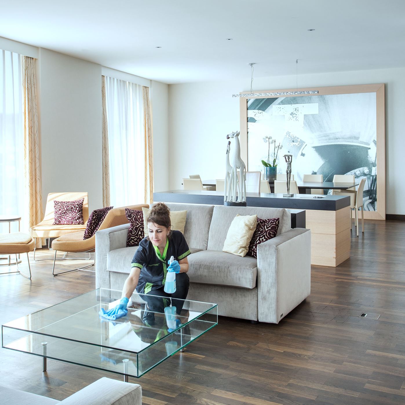 Reinigungsmitarbeiterin Reinigungsmitarbeiterin