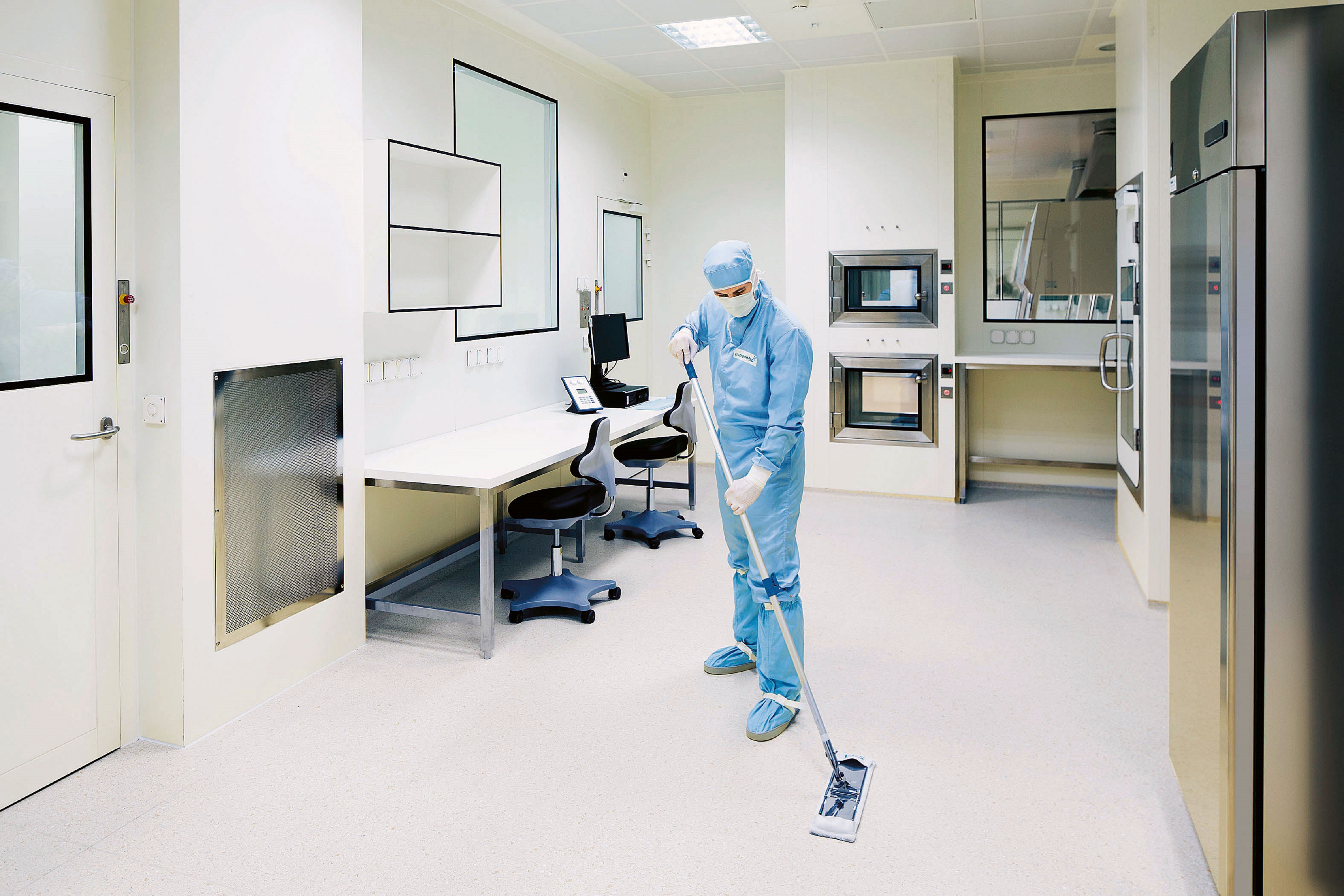 Reinraum-Reinigung.jpg